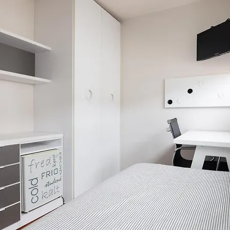 Residencia F&f Guest house